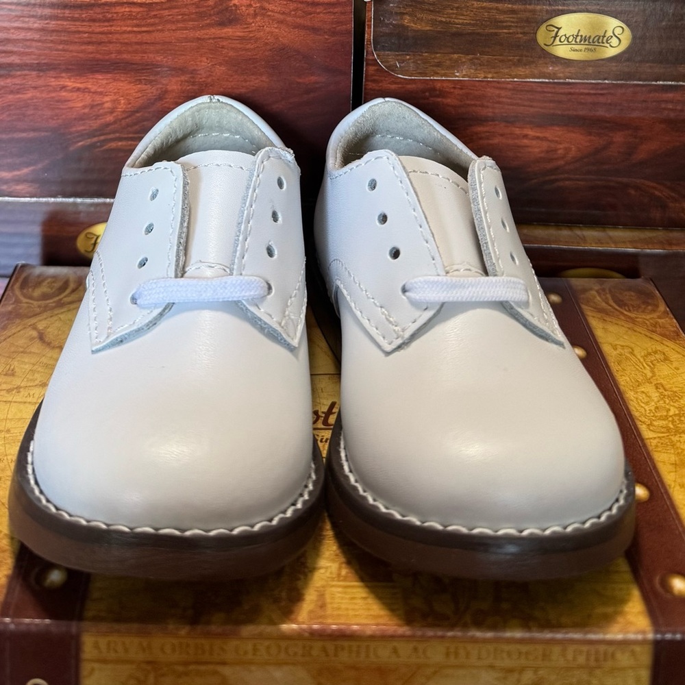 Footmates White boys Shoes w/ both med and wide inserts